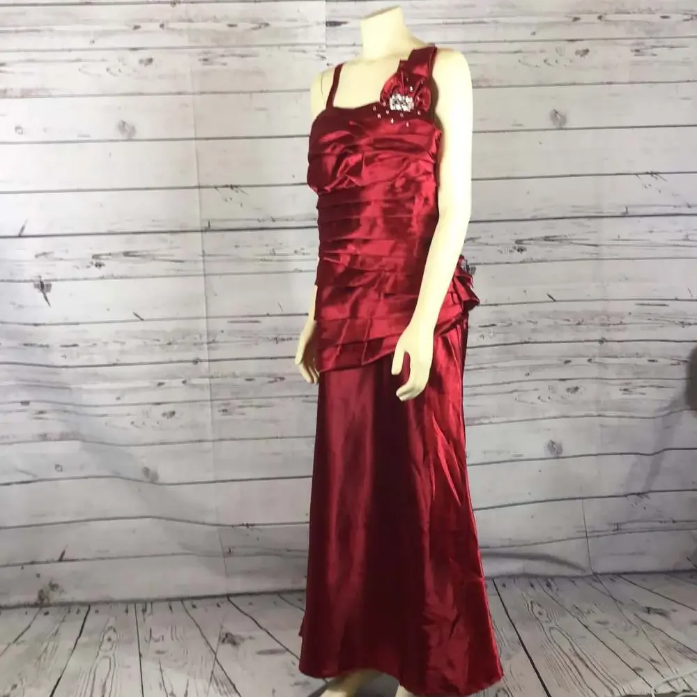 NWT Cindy Collection style 1230 in red sleeveless ruched jewelled size 2 XL